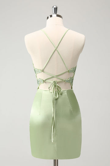 Vestido de cóctel con corsé ajustado y apliques de cuentas y tirantes finos con purpurina verde